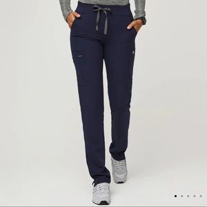 Figs. Yola skinny scrub pants. Navy. 11 pockets. Size large.